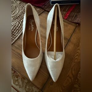 Metallic Suede Women's Heels by Seychelles 
Never worn! Sz7.5 New in box.
